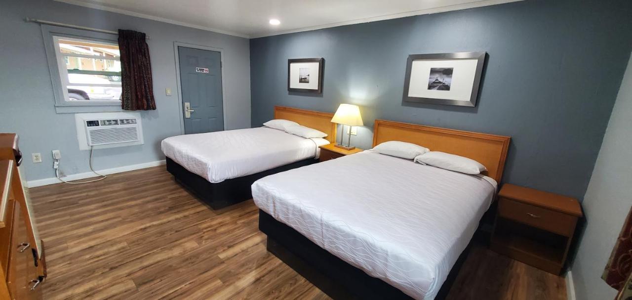 Travelers Inn 깃대 외부 사진